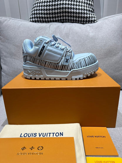 Lace-up Bread Shoes