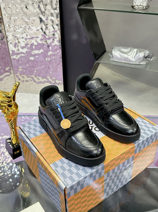 L Cowhide crocodile print sneakers