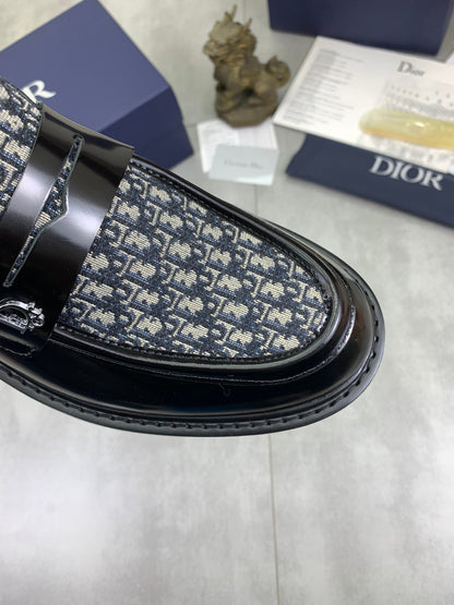D leather shoes