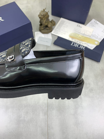 D leather shoes