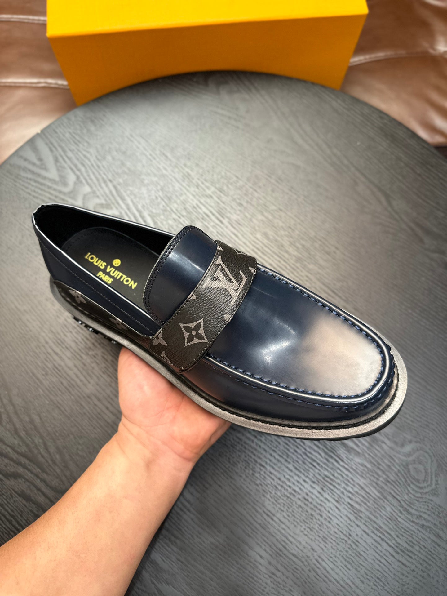 L casual leather shoes