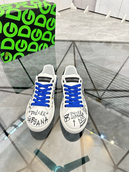 Low cut casual shoes