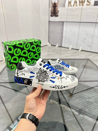 Low cut casual shoes