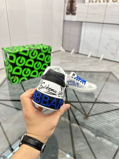 Low cut casual shoes
