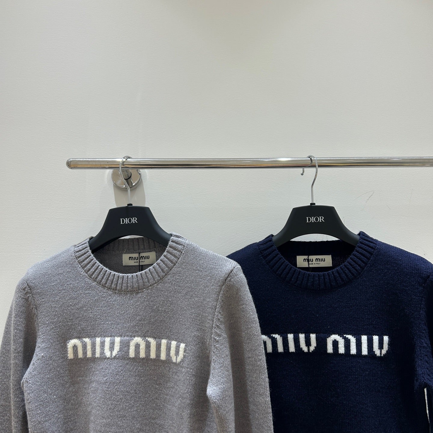 25fw Short crop top sweater with exposed navel