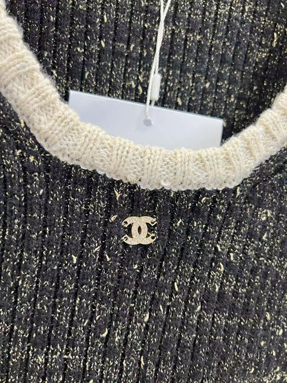 New hidden-design slim-fit knit vest