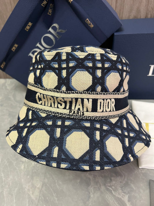 Embroidered Strip Pattern Fisherman's Hat