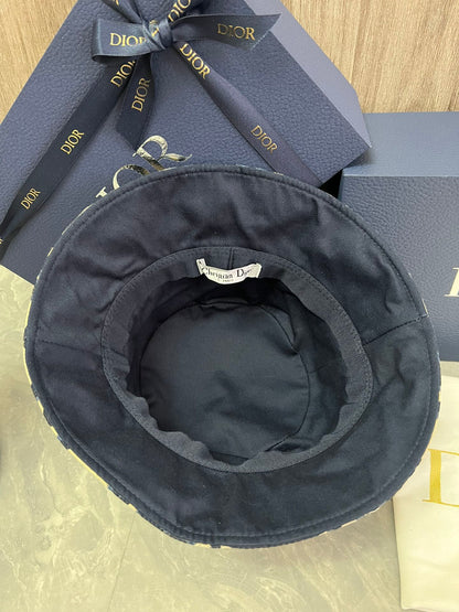 Embroidered Strip Pattern Fisherman's Hat