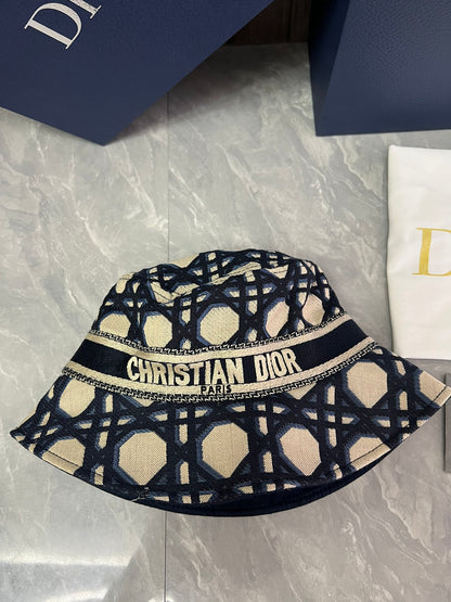 Embroidered Strip Pattern Fisherman's Hat