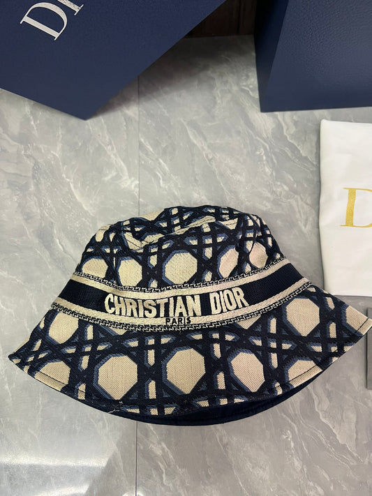 Embroidered Strip Pattern Fisherman's Hat
