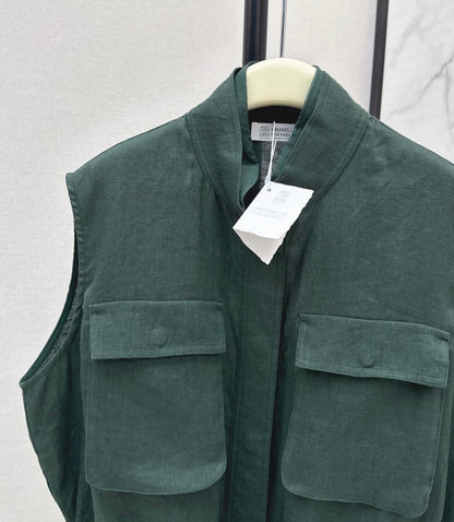 Minimalist Tailored Vest – Elegant & Slimming