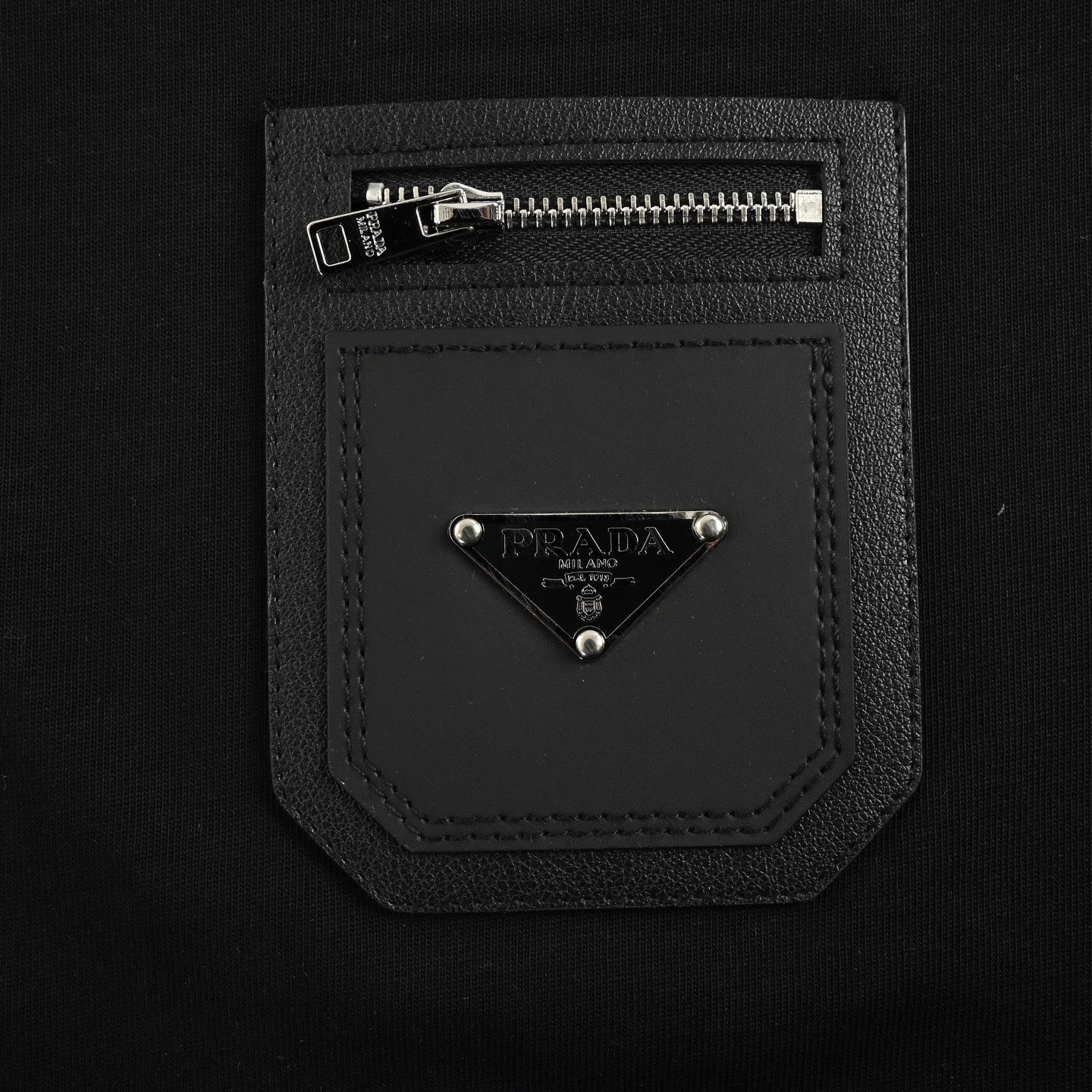 25ss Triangle leather patch pocket short sleeves