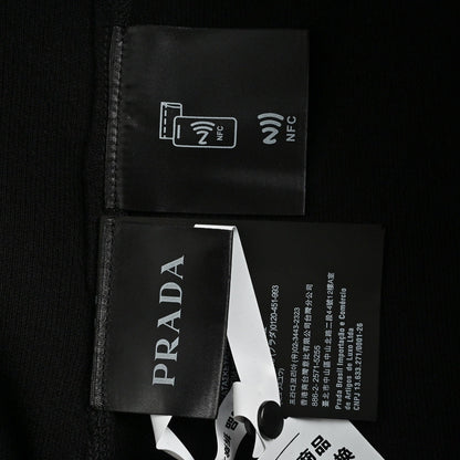 P 25 Embroidered drawstring shorts with small label on the back pocket
