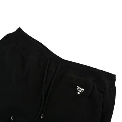 P 25 Embroidered drawstring shorts with small label on the back pocket