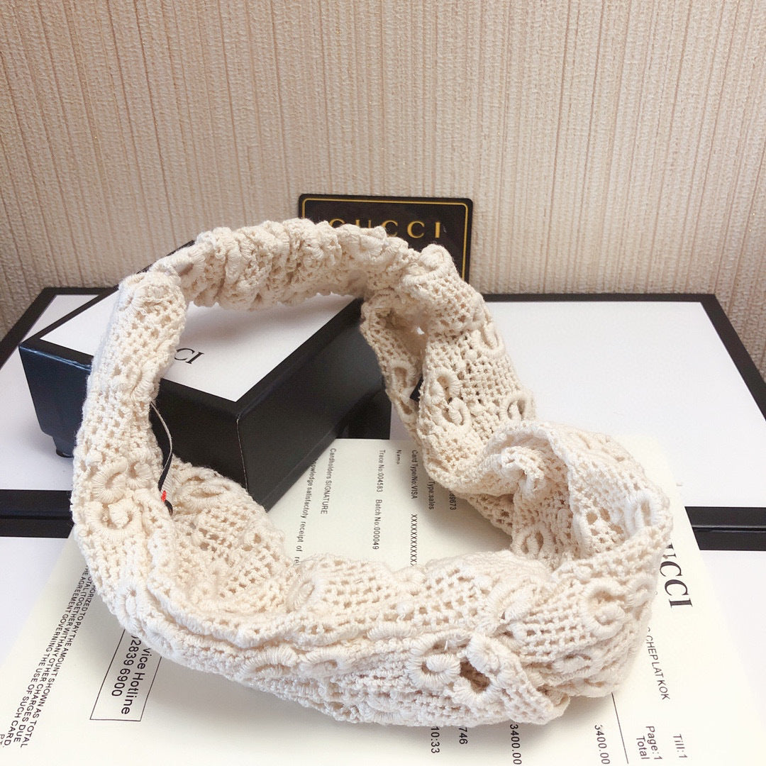 Openwork hair accessories