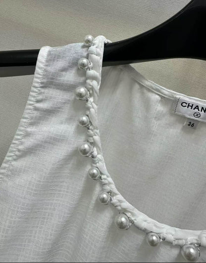 Classic Minimalist Pearl-Embellished Neckline Vest