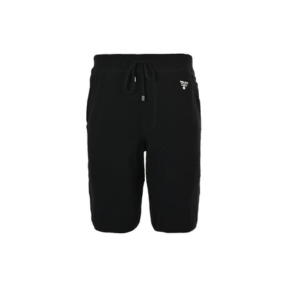 P 25 Embroidered drawstring shorts with small label on the back pocket