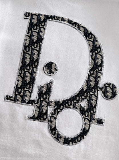 25 long-sleeved patch logo T-shirt