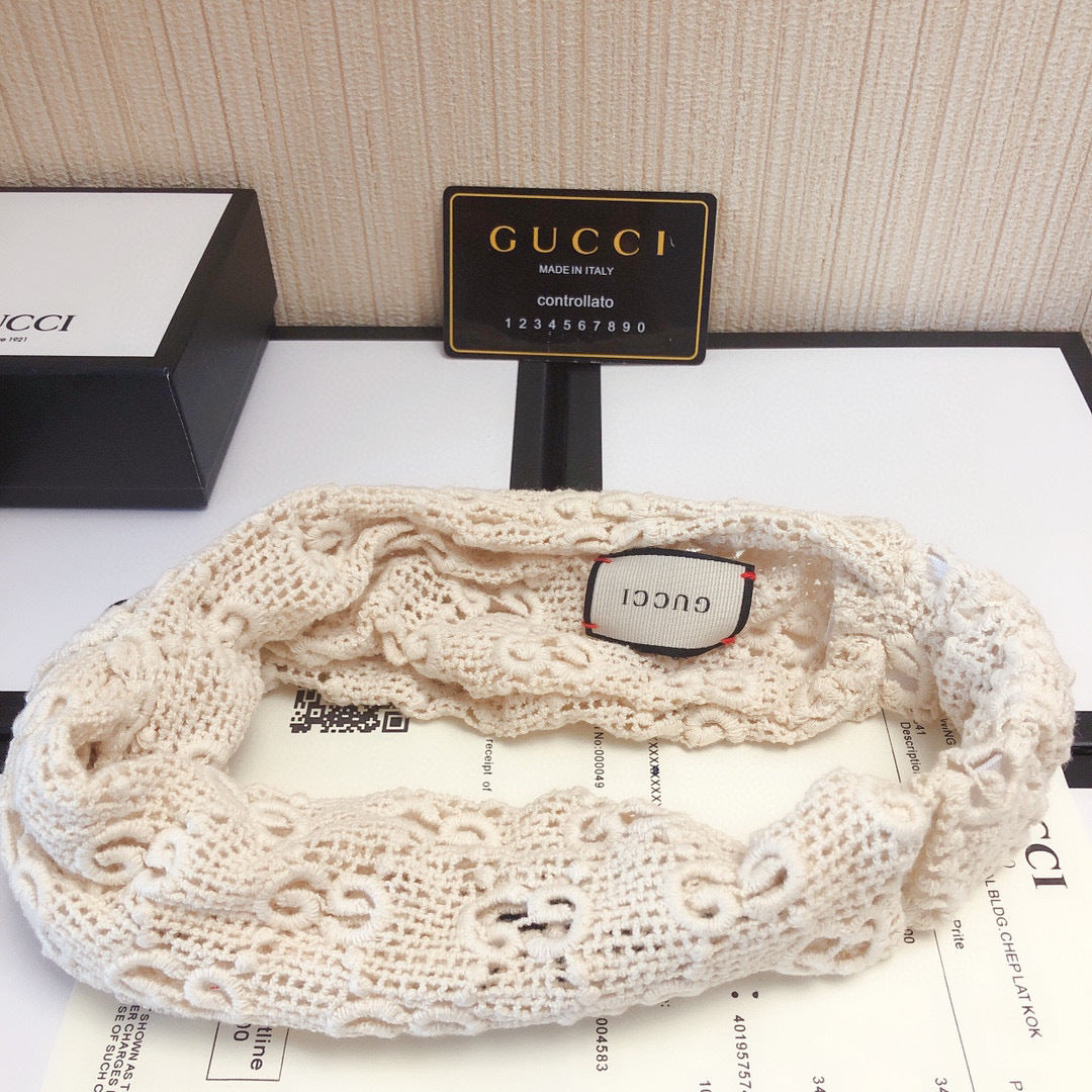 Openwork hair accessories