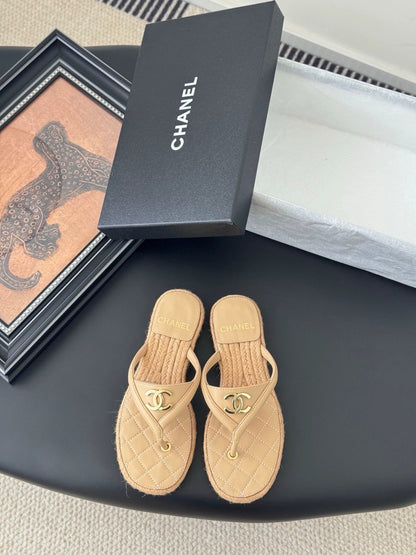 25 new diamond-patterned straw slippers