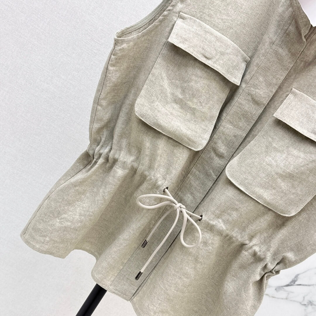 Minimalist Tailored Vest – Elegant & Slimming