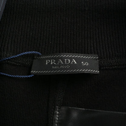 P 25 Embroidered drawstring shorts with small label on the back pocket
