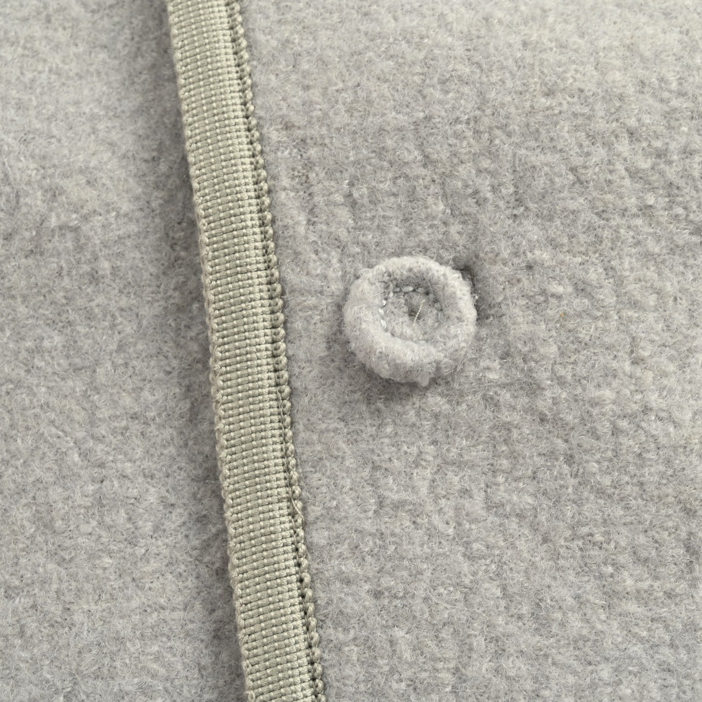 25 Hemmed wool cardigan jacket