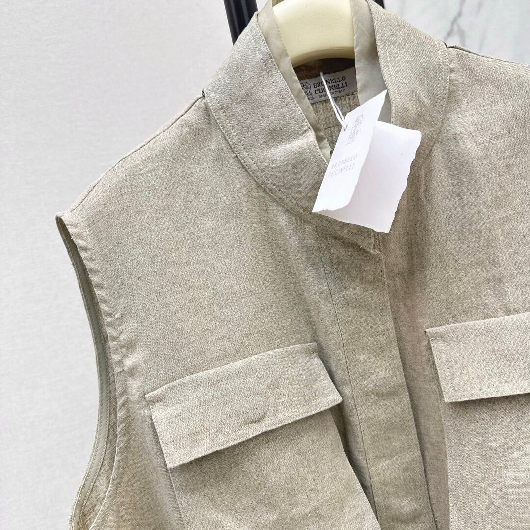Minimalist Tailored Vest – Elegant & Slimming