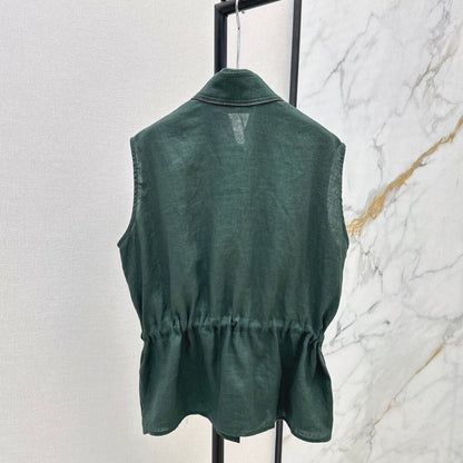 Minimalist Tailored Vest – Elegant & Slimming