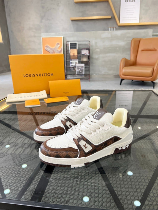 trainer sneaker