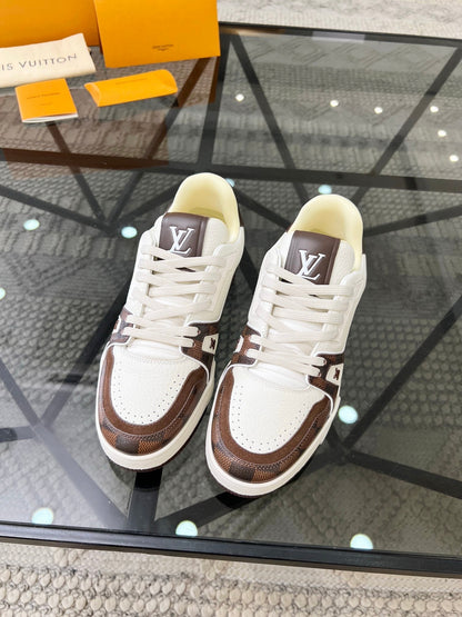 trainer sneaker