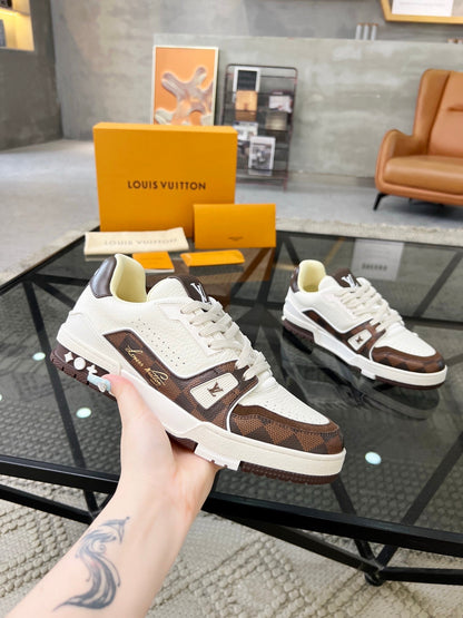 trainer sneaker