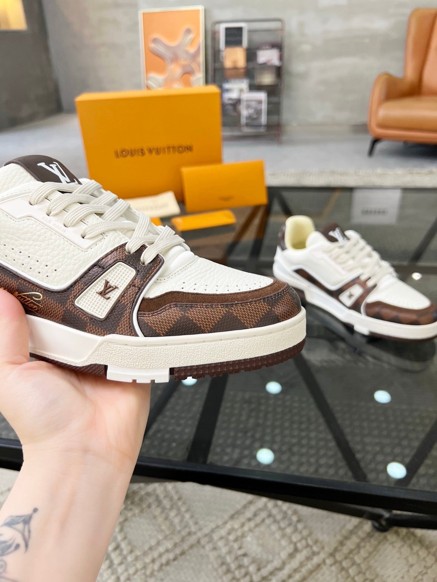 trainer sneaker