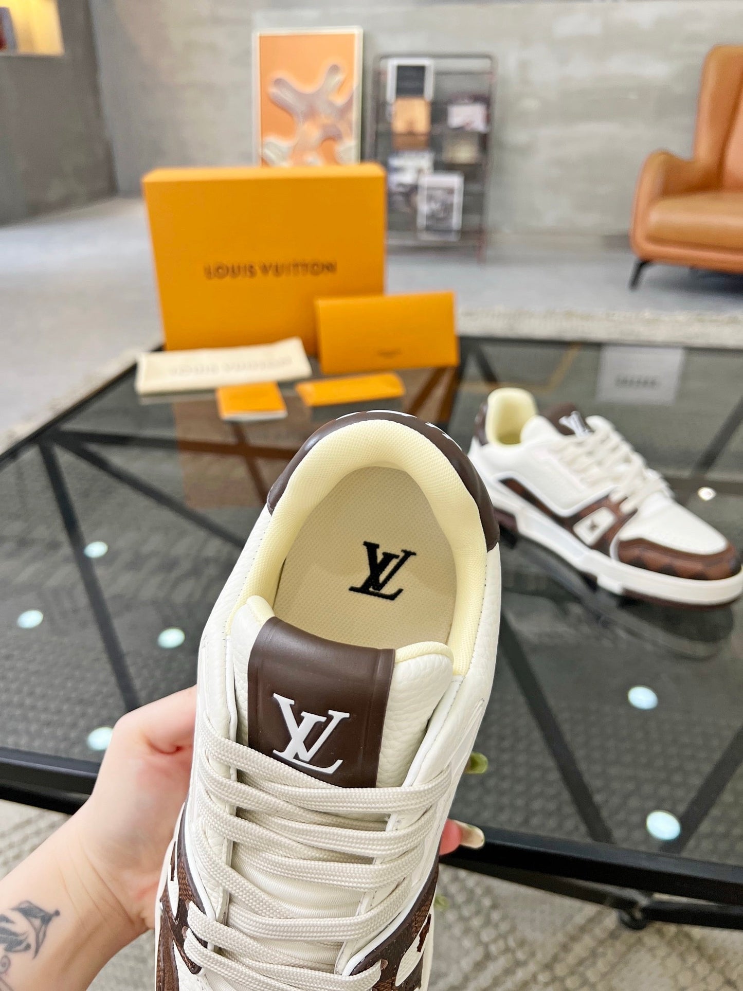 trainer sneaker