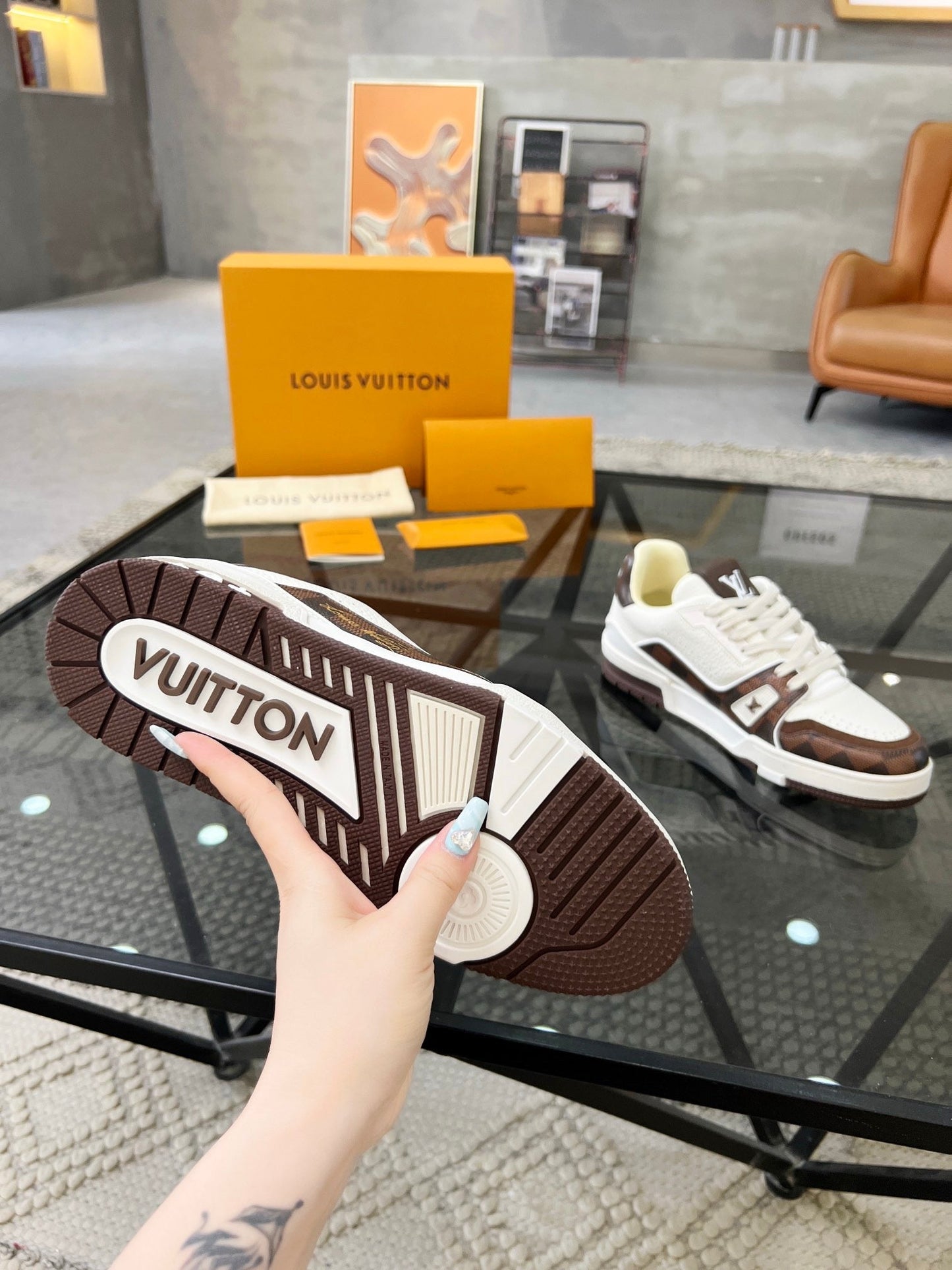 trainer sneaker