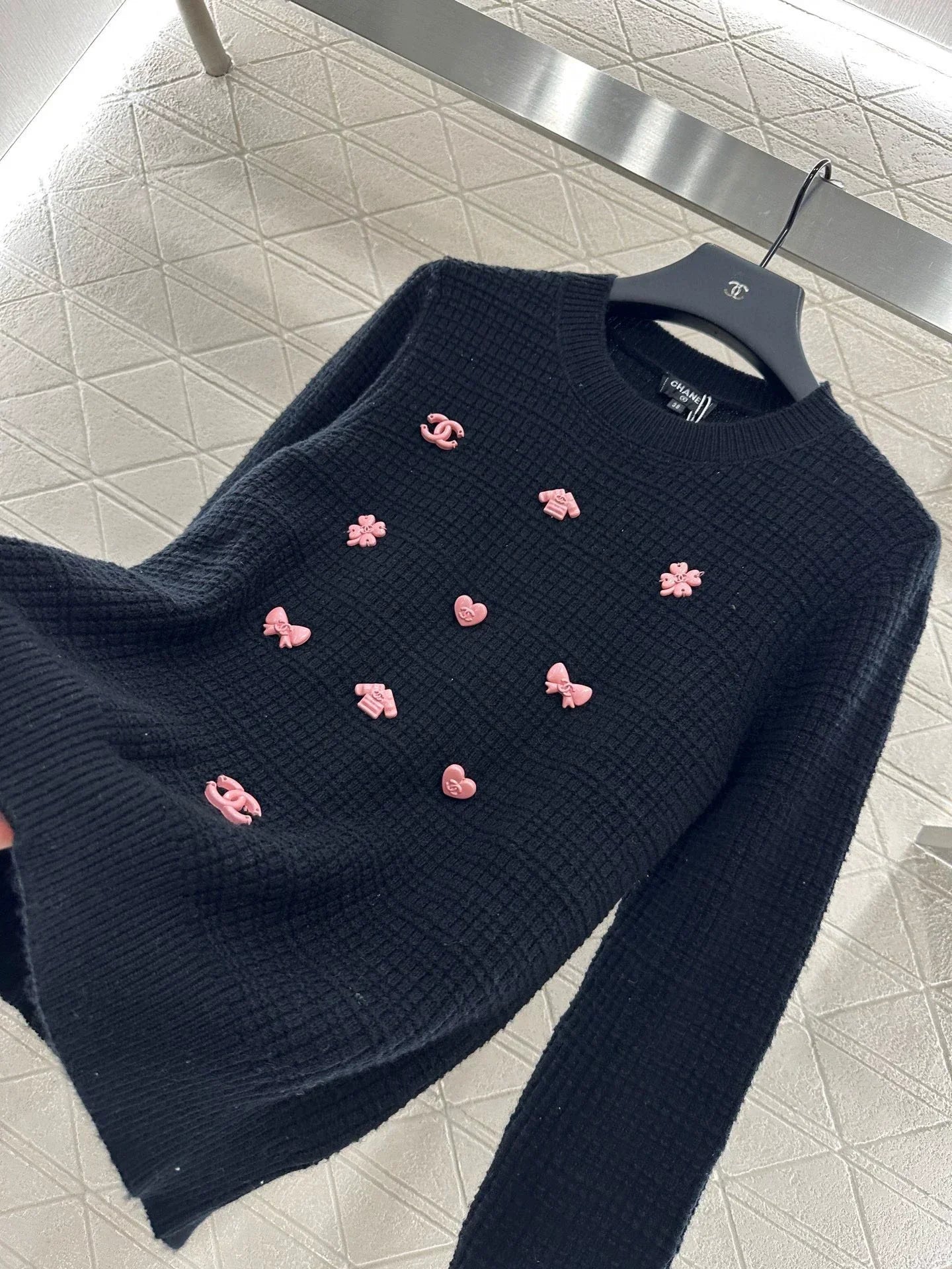 C 25 A simple logo sweater with a chain detail at the back waist.
