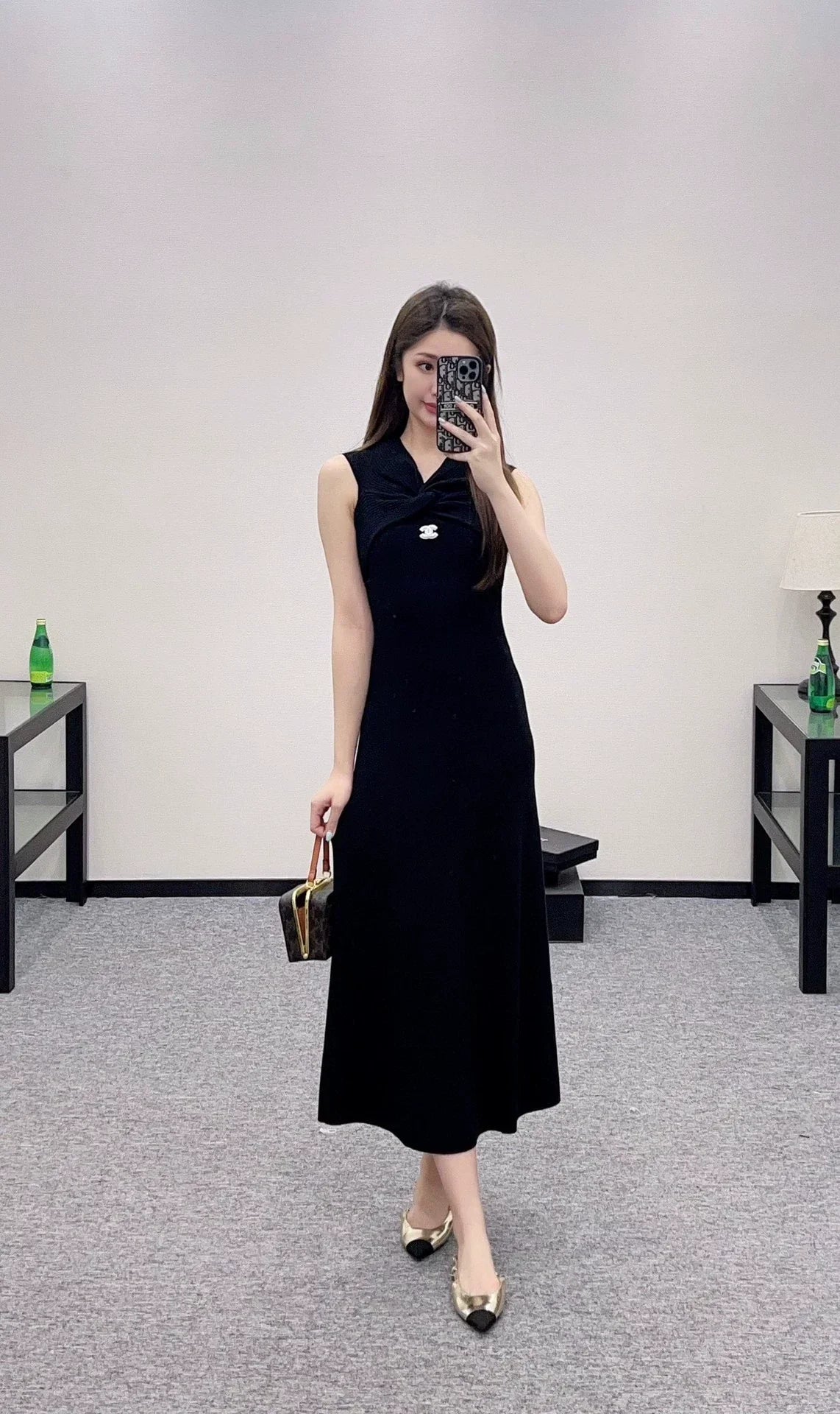 25 Off-the-shoulder knitted vest dress