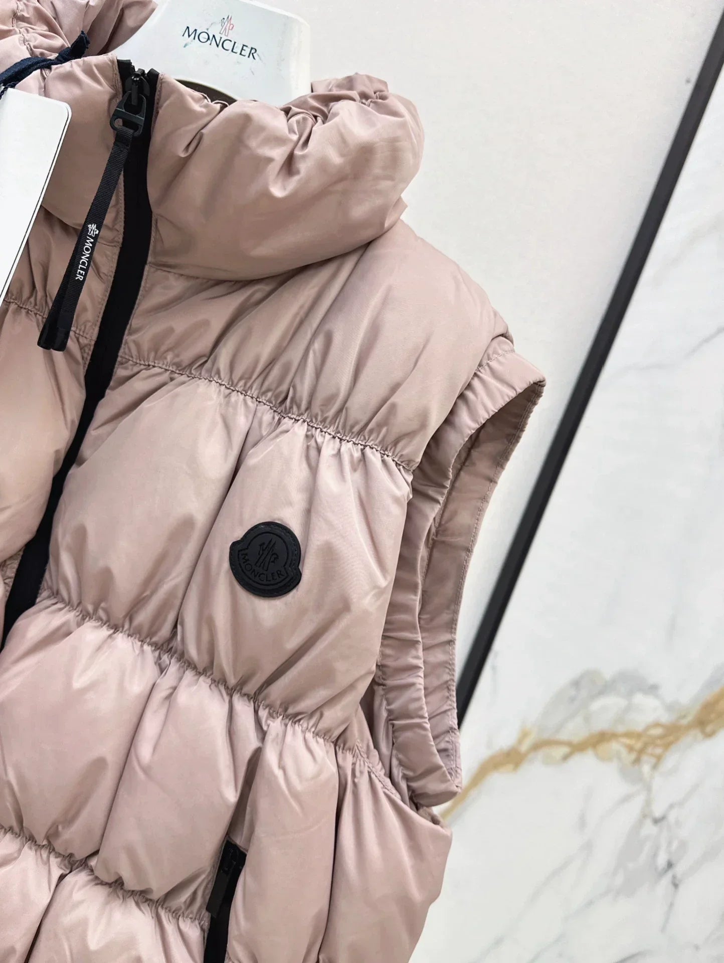 25 Collar decoration down vest