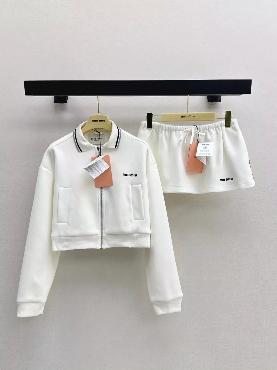 25 zipper jacket and skirt suit
