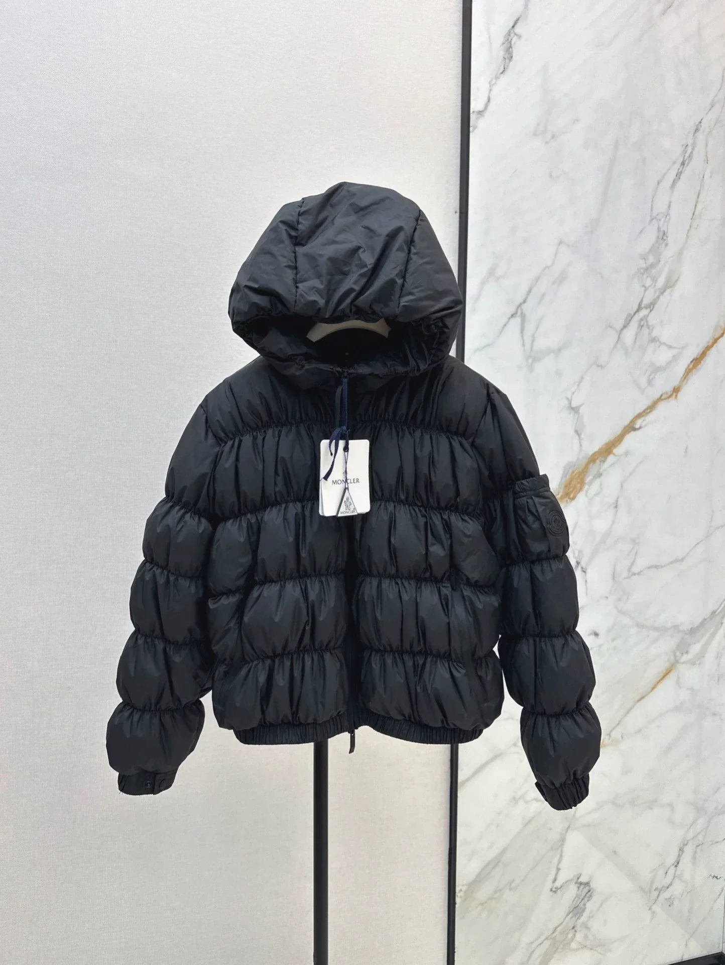 25 Pleated decorative hooded down jacket