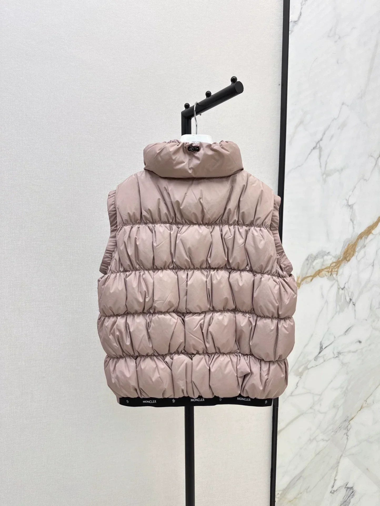25 Collar decoration down vest