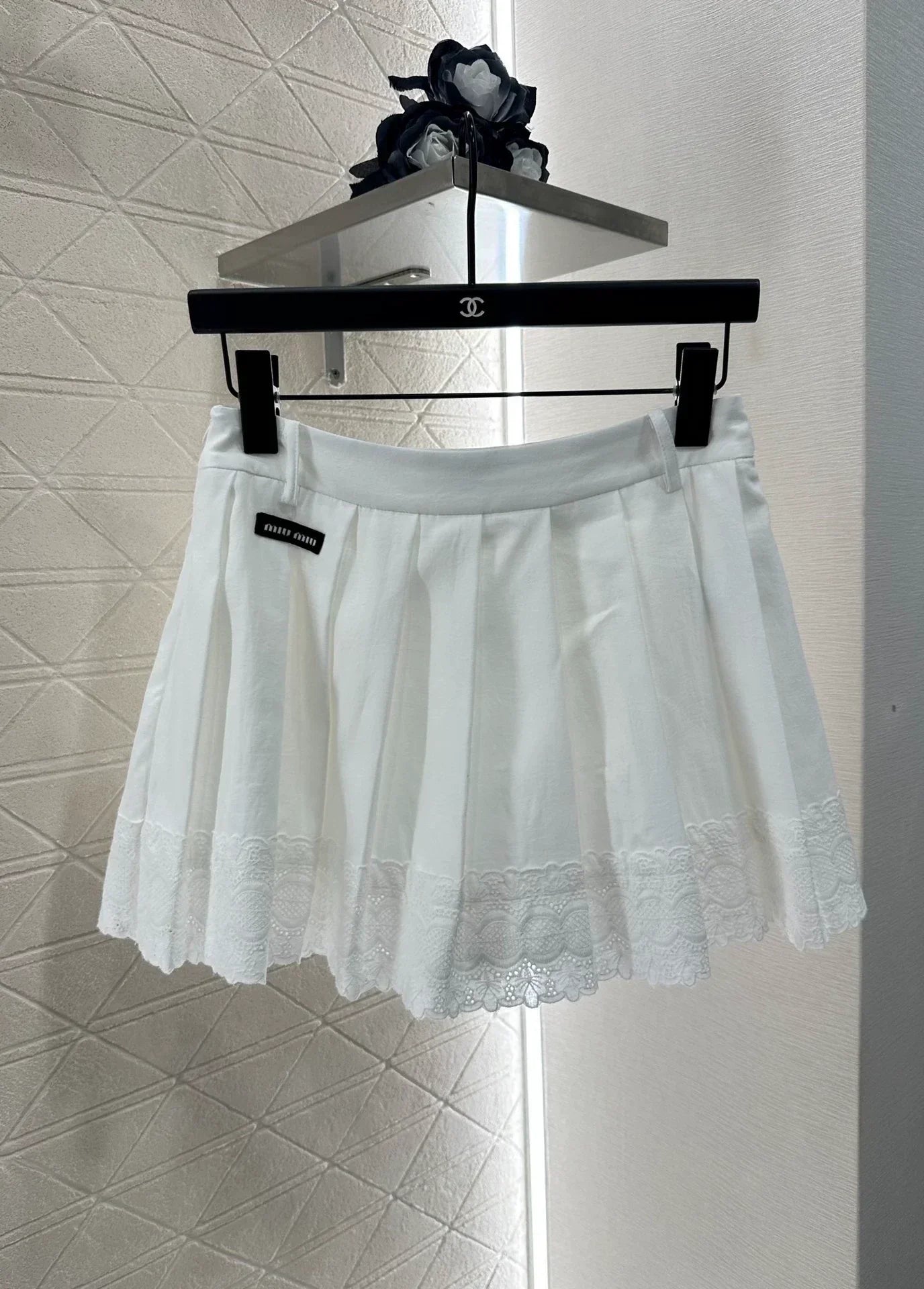 M 25 High-waisted lace pleated skirt