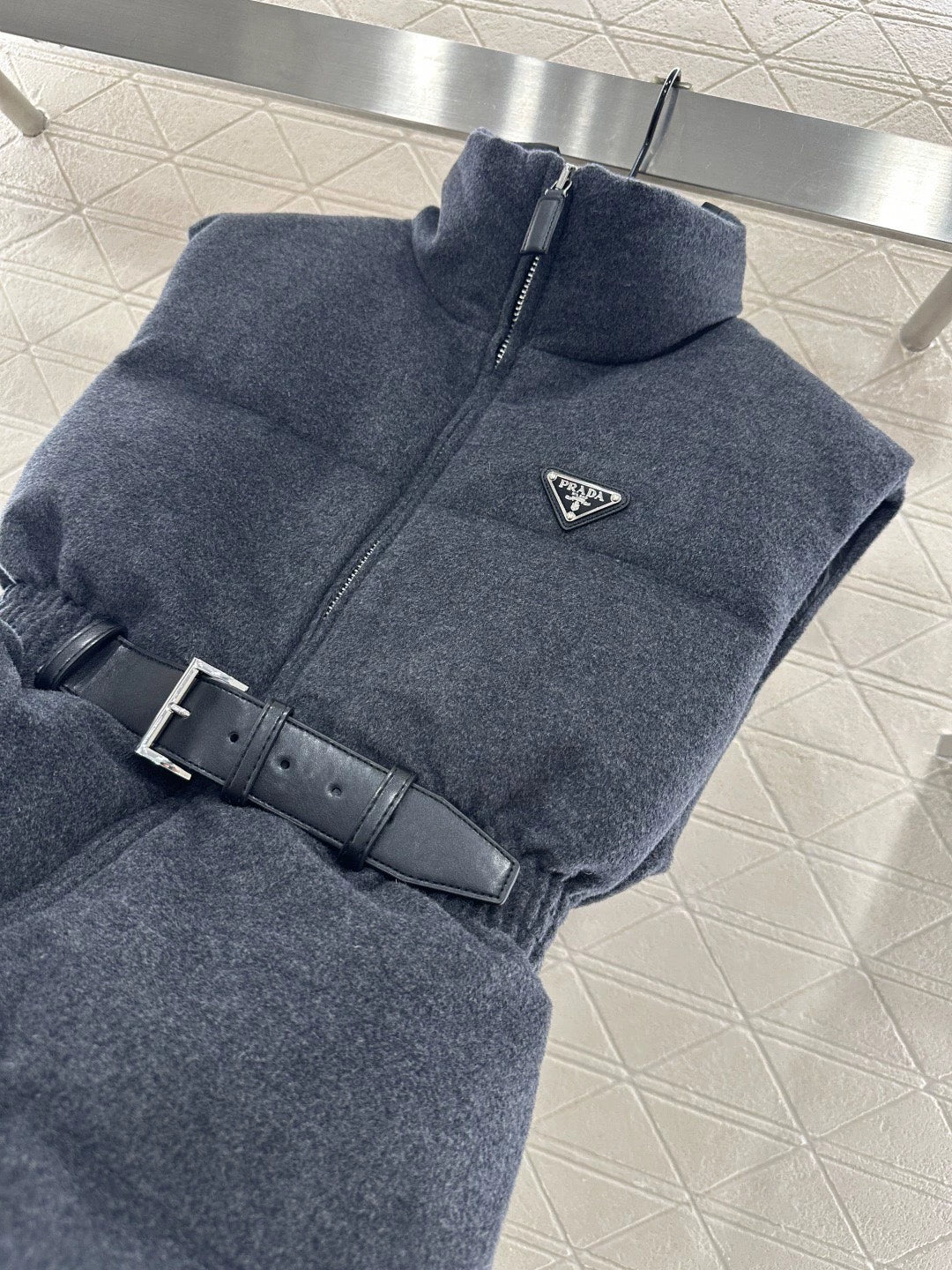 25fw Stand up collar, waist belt, down vest