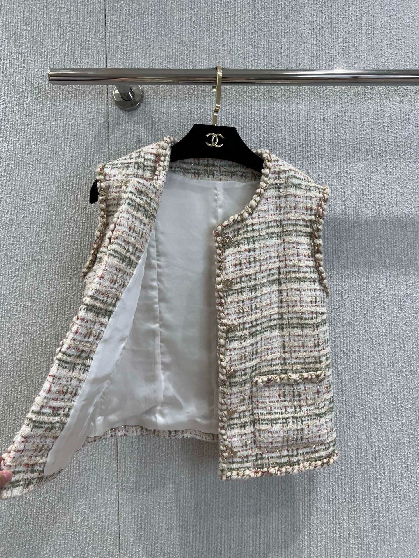 25A Noble Feeling Coarse Flower Vest