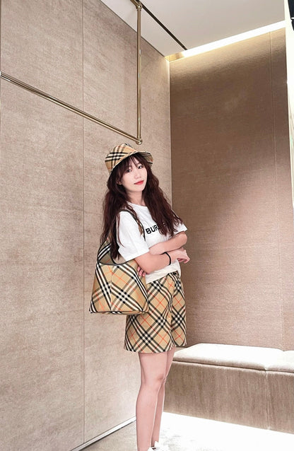 25 Diagonal plaid shorts