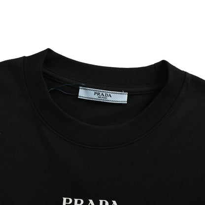 25 Short sleeves with triangle logo and letter print on the neckline