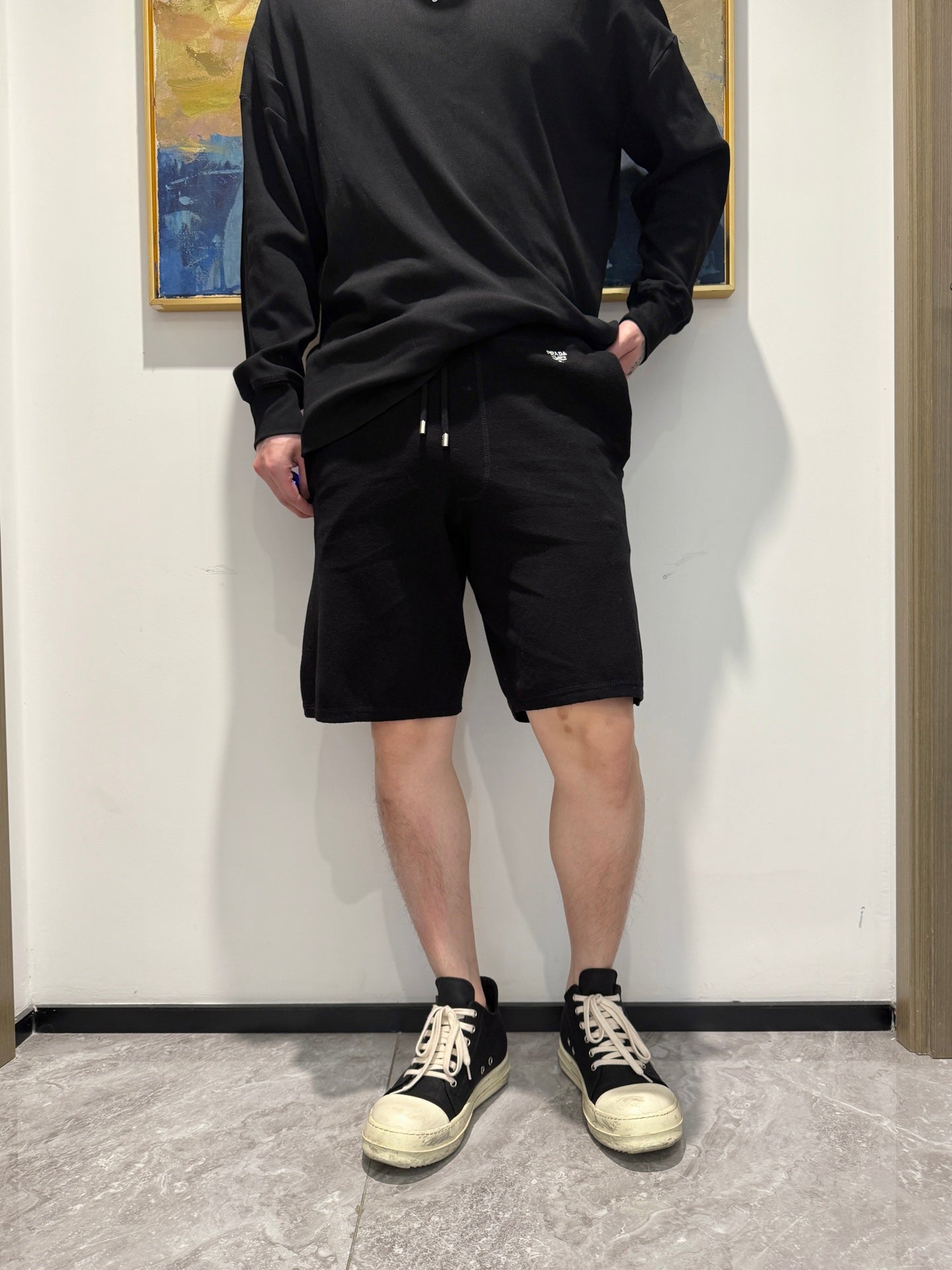 P 25 Embroidered drawstring shorts with small label on the back pocket