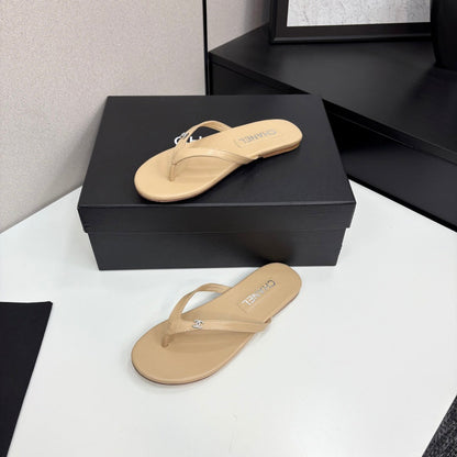 Crystal Logo Thong Sandal Beige Sheepskin 352476