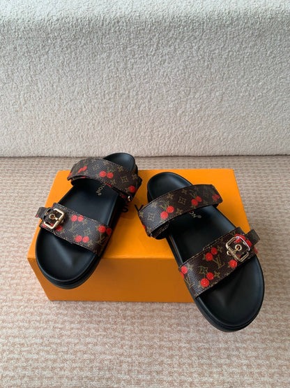 Bom Dia Flat Comfort Mule  x TM Brown Sheepskin Mix Cherry Motif 319378