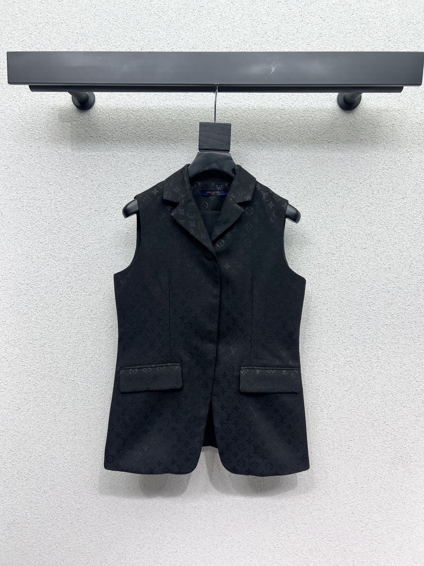 25 Classic jacquard fabric monogram suit vest